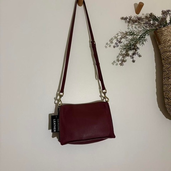 VINTAGE, NWT Etienne Aigner Burgundy Leather Crossbody - Picture 8 of 8